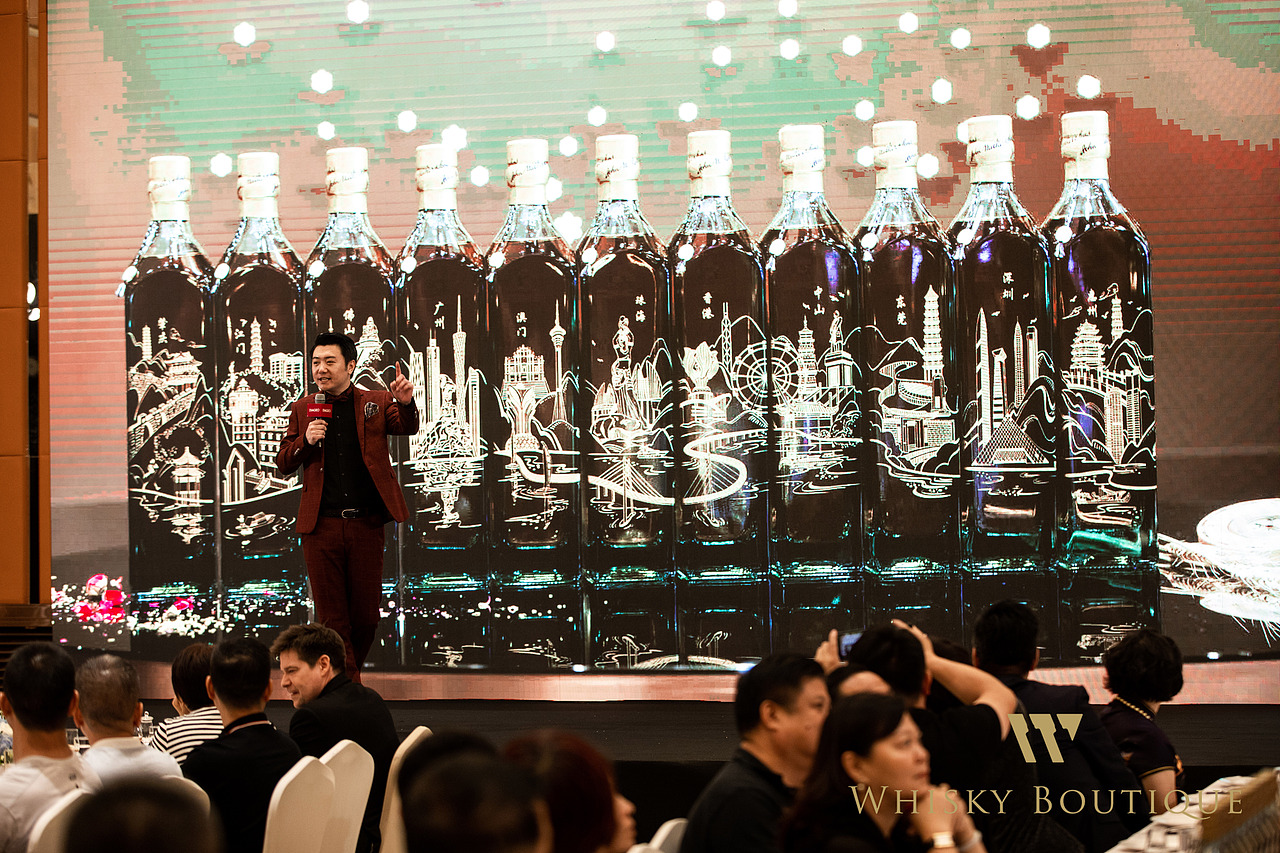 JOHNNIE WALKER尊尼获加 X 大湾区 蓝牌威士忌插画设计（图ZMTg3NjU3Mjk2） - 包装 - 站酷设计师李耀辉TONG原创素材 - 站酷ZCOOL