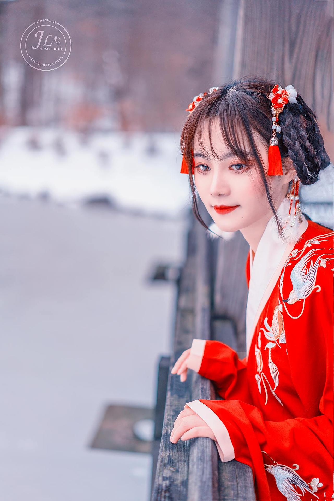 《红尘雪》红色汉服