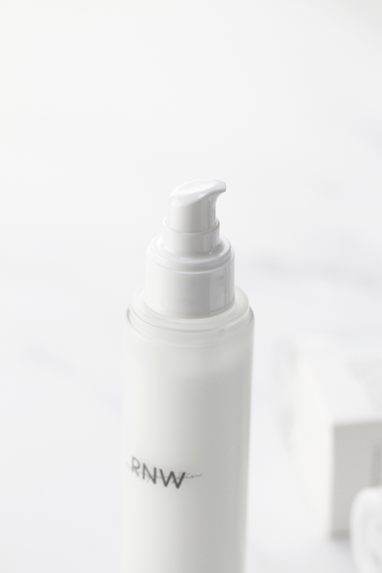 RNW水乳/化妆品_梧桐小雨-站酷ZCOOL