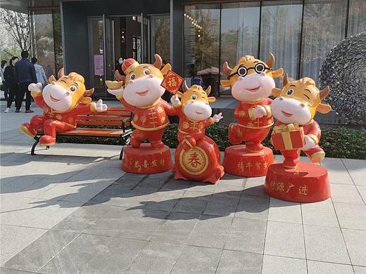 新年元旦活动宣传超大号的树脂创意卡通牛雕塑像摆件