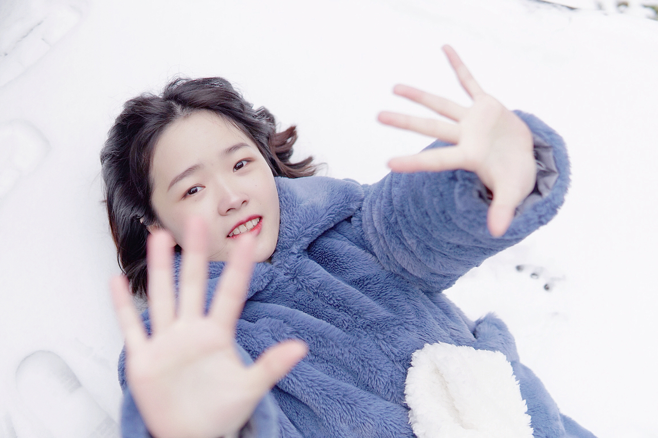 雪和云飘进梦里