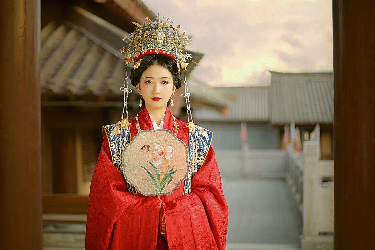 明制婚服凤冠霞帔