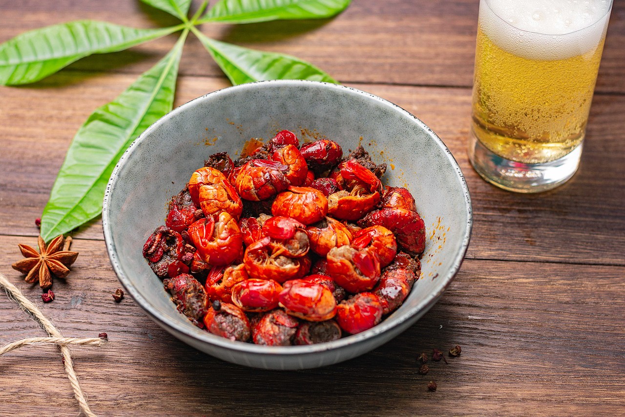 四川打卡网红美食!即食虾尾