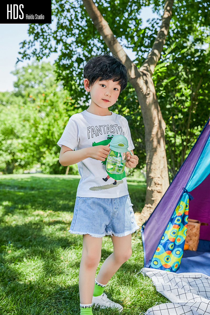 儿童水壶外景模特拍摄（图ZMTYxNDE5MDc2） - 人像摄影 - 站酷设计师HDS灰度电商原创素材 - 站酷ZCOOL