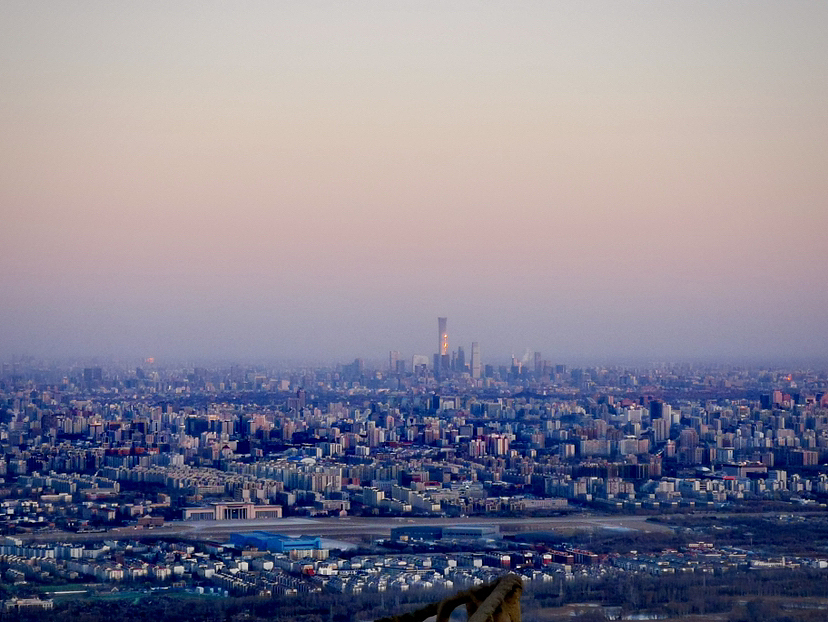 夜幕下的西山国家森林公园