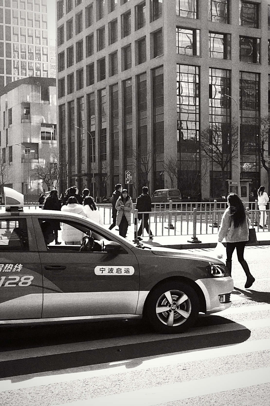 手機(jī)攝影|抽離了紛繁色彩，一瞬即是永恒（圖ZMjQyMDg4ODg4） - 人文/紀(jì)實(shí)攝影 - 站酷設(shè)計(jì)師Z自由女神原創(chuàng)素材 - 站酷ZCOOL