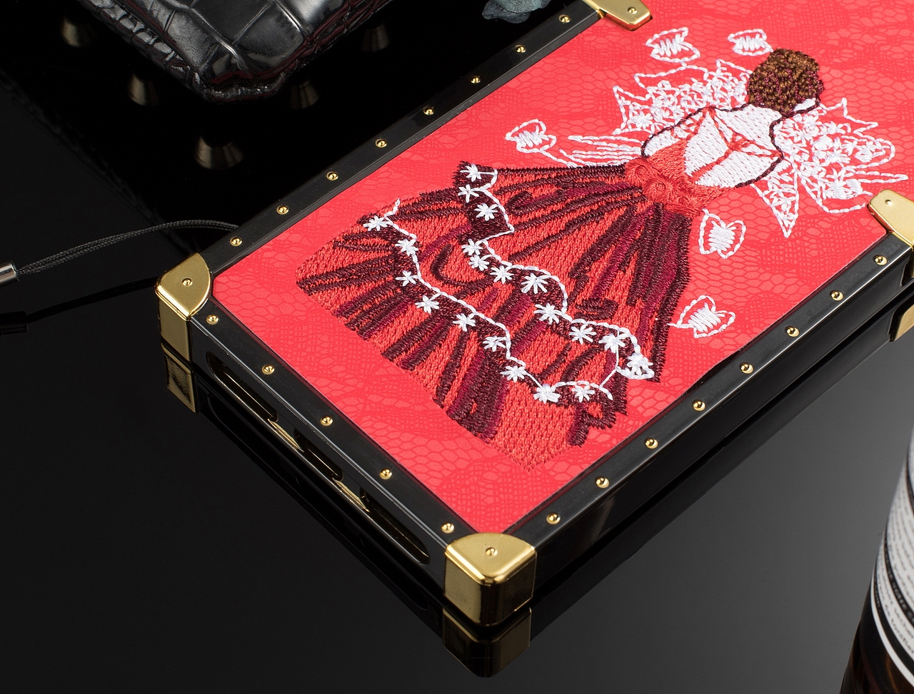 中国红和黑色真的非常搭非常好看-电商摄影