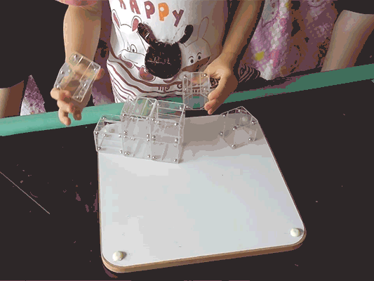 看他玩得那么开心。我想不如做成商业成品吧。回去跟团队开会,讨论一致通过!开工!