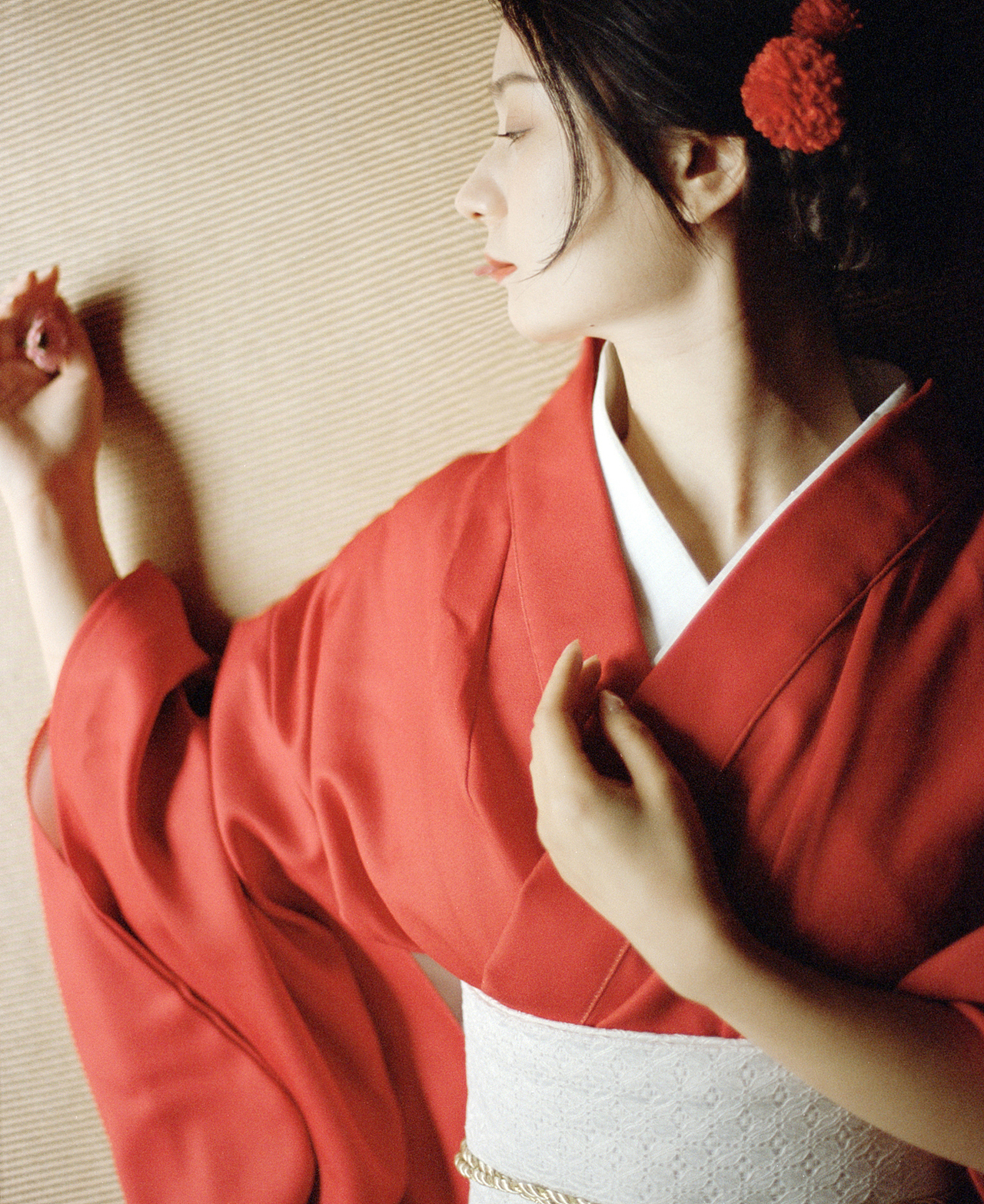 赤い体の前と目の中（图ZMjQ3MjM4MDU2） - 人像摄影 - 站酷设计师浮光Discrete原创素材 - 站酷ZCOOL