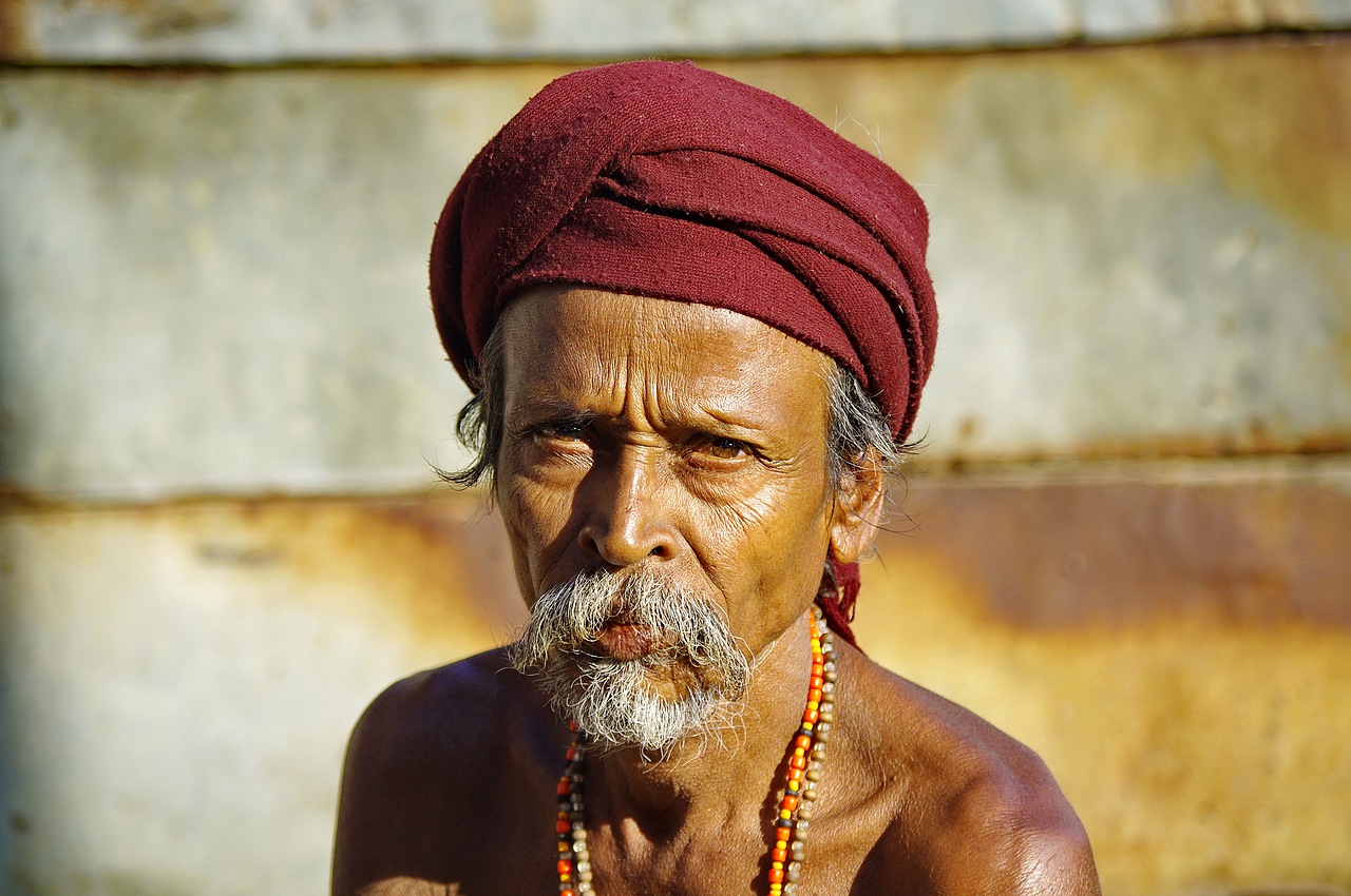 印度人喜欢在老年之后,把大部分财产捐给寺庙,给自己的儿女留下一点