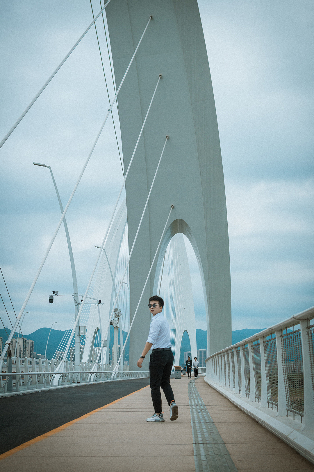 新首钢大桥人像摄影（图ZMjI2NDA5MDIw） - 人像摄影 - 站酷设计师摄影师仙来原创素材 - 站酷ZCOOL