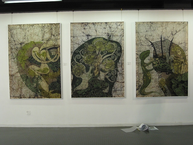 蜡染装饰画神话系列展览馆展示效果