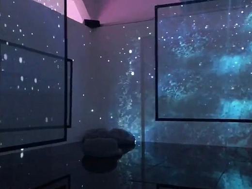 科技感十足的沉浸式全息酒吧