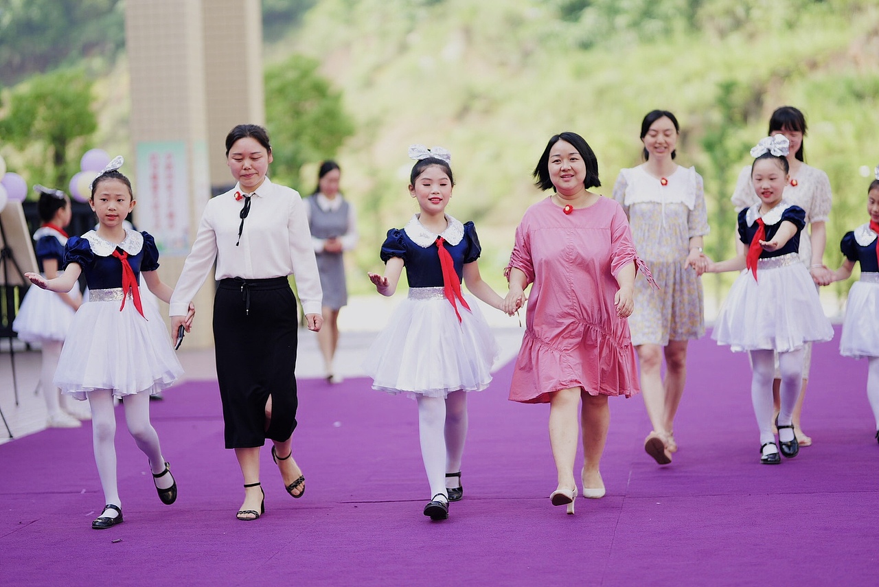 大汉小学班主任节-上（图ZMjU3OTI1MDA0） - 人文/纪实摄影 - 站酷设计师六月爸爸原创素材 - 站酷ZCOOL