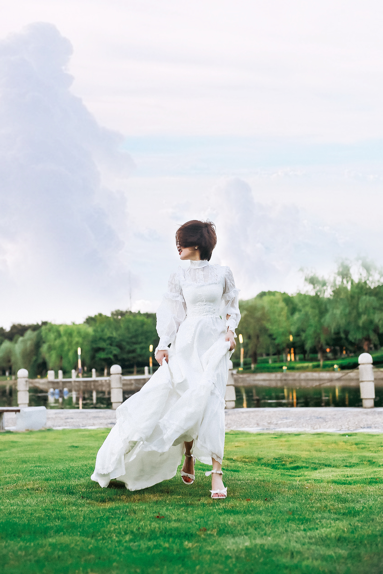 女孩的裙摆,撑的起所有温柔和盛夏