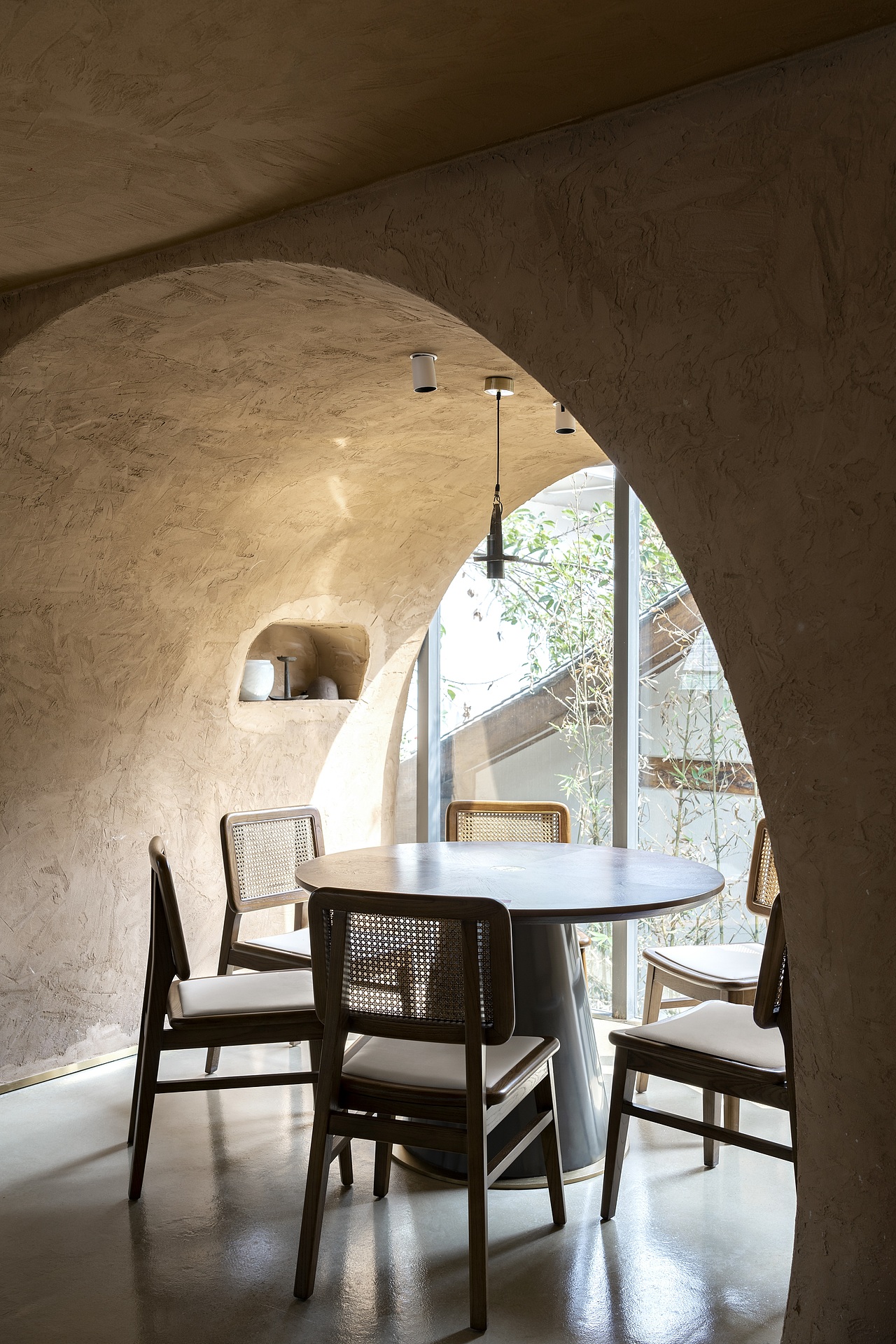 吉造新作 | 废弃仓房的餐厅 古市香成都第一分店