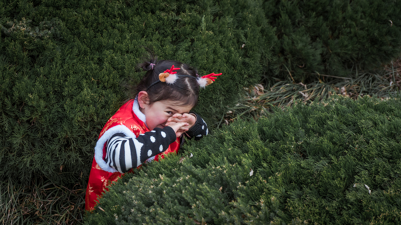 小郑三岁了-《公园玩耍》