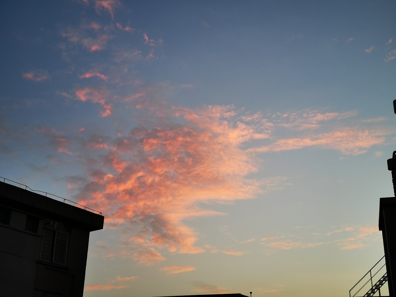 “如果觉得生活苦 那就给自己撒点糖吧。”ᴄʜᴇᴇʀ ᴜᴘ ୧⍤