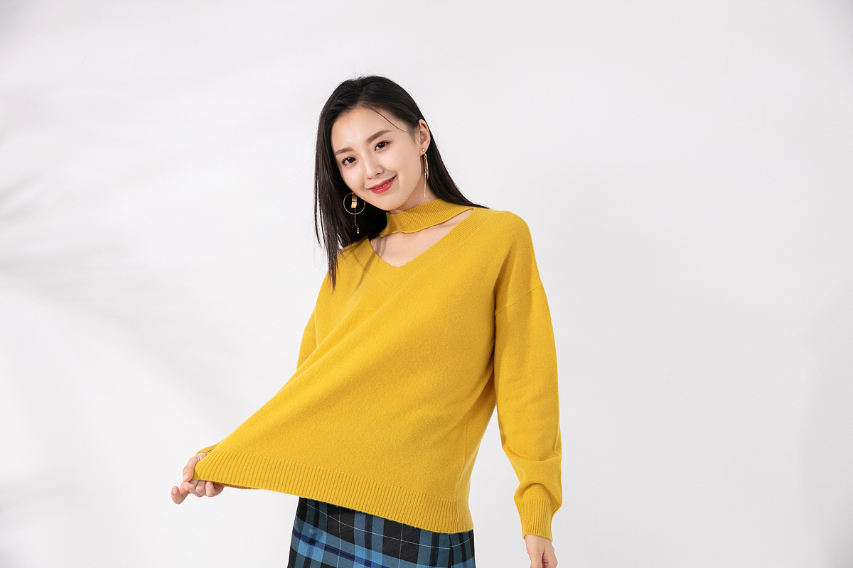 女装针织衫模特拍摄