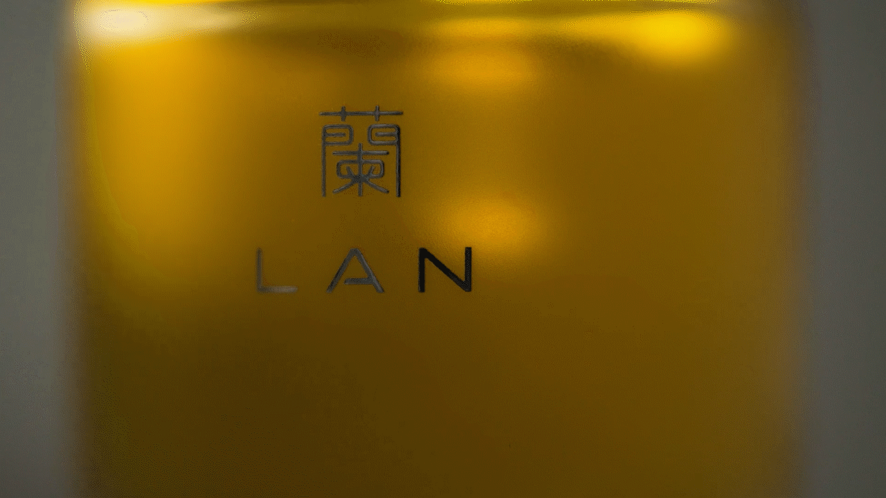LAN多维莓果精粹美白油 | LAN ✖ 主图视频广告护肤品（图ZMjMxMDM3MDQw） - 短片 - 站酷设计师Eann_原创素材 - 站酷ZCOOL