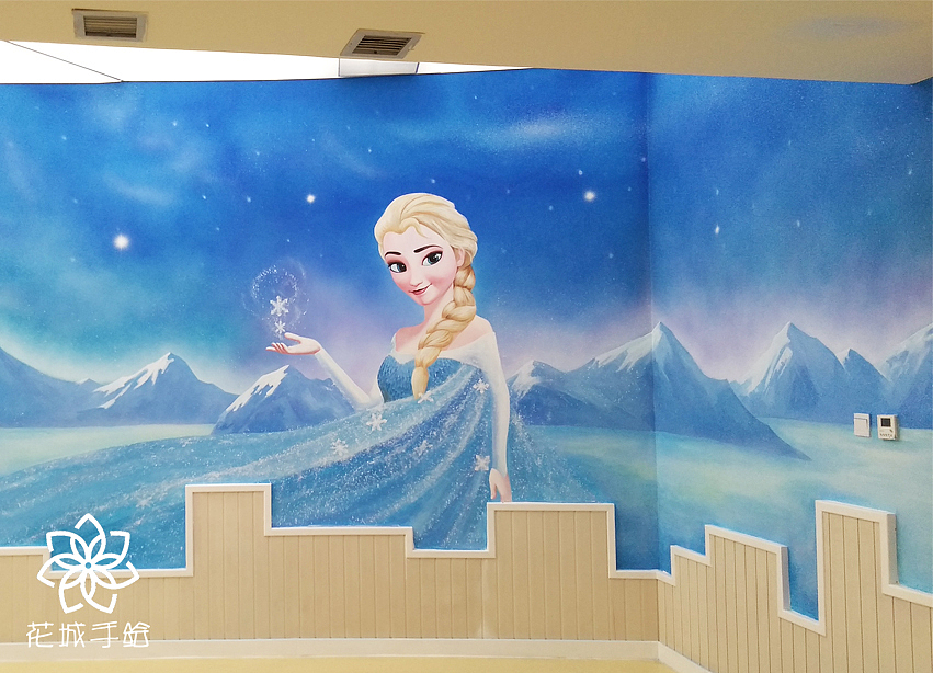 幼儿园彩绘冰雪奇缘墙绘现场