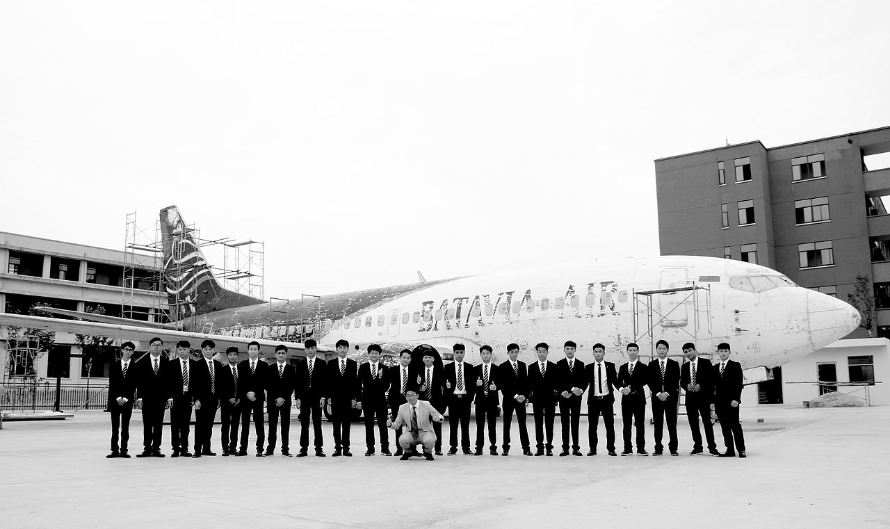 青春不待，毕业有期（图ZMTIyODkzMzM2） - 书籍/画册 - 站酷设计师星火2020原创素材 - 站酷ZCOOL