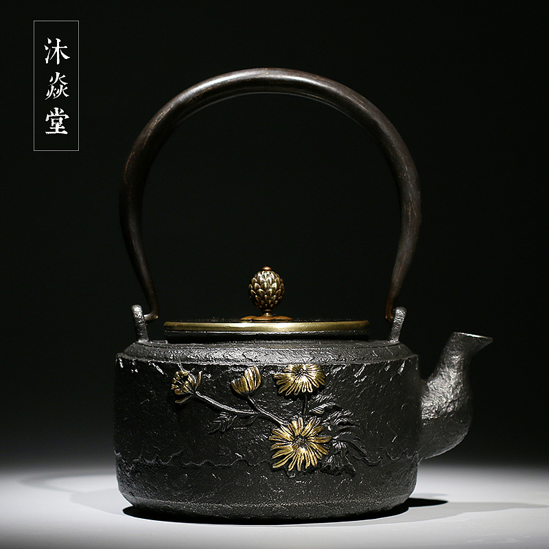 沐焱堂 婉菊铁壶 铸铁 鎏金无涂层纯铁煮茶壶 养生茶壶出口日本（图ZNzIyMzE4Njg=） - 工艺品设计 - 站酷设计师沐焱堂原创素材 - 站酷ZCOOL