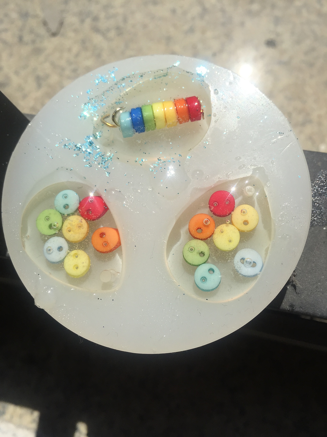 创意纽扣饰品设计（项链，耳钉，耳坠，胸针）