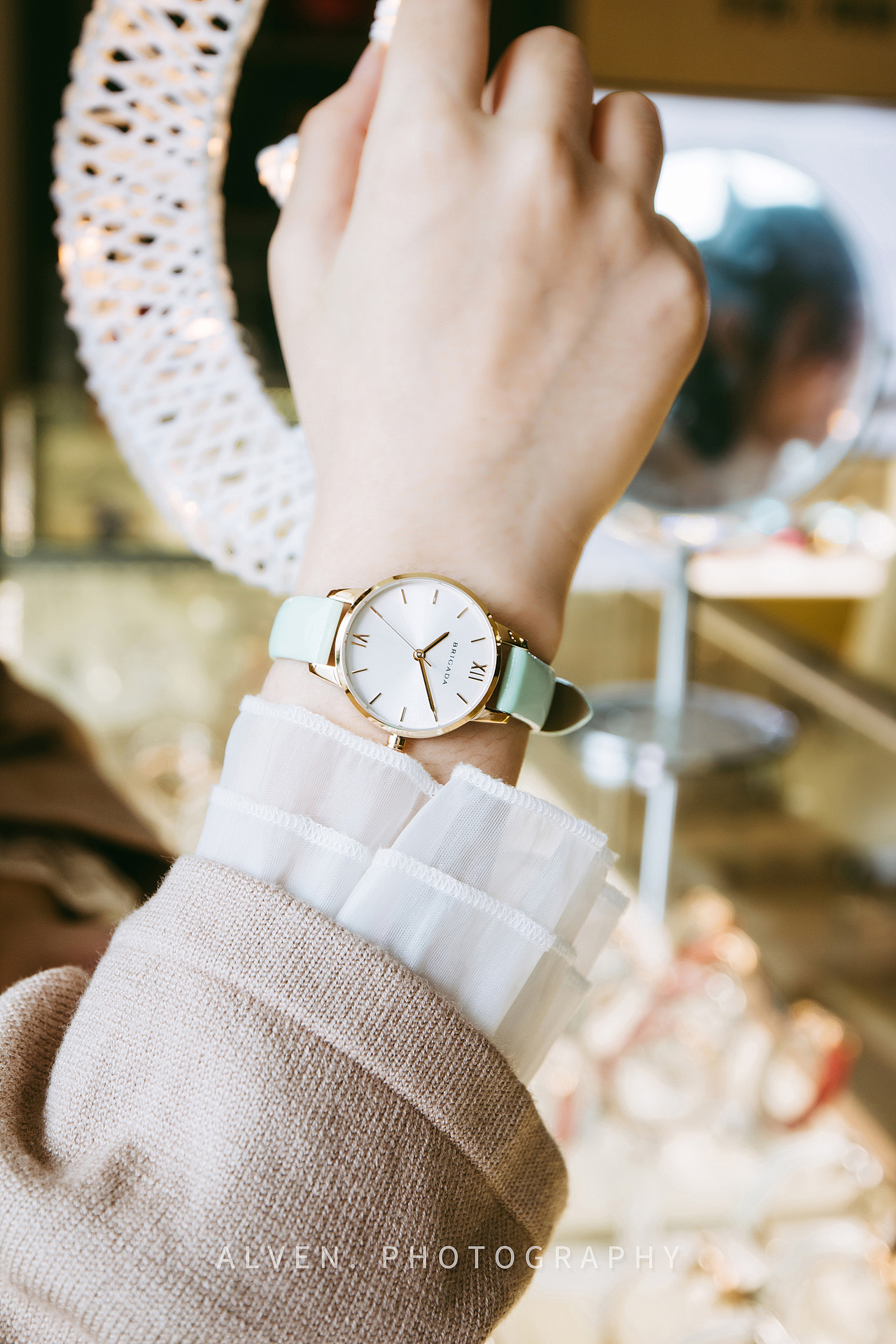 简约复古小清新女士腕表模特手戴图拍摄