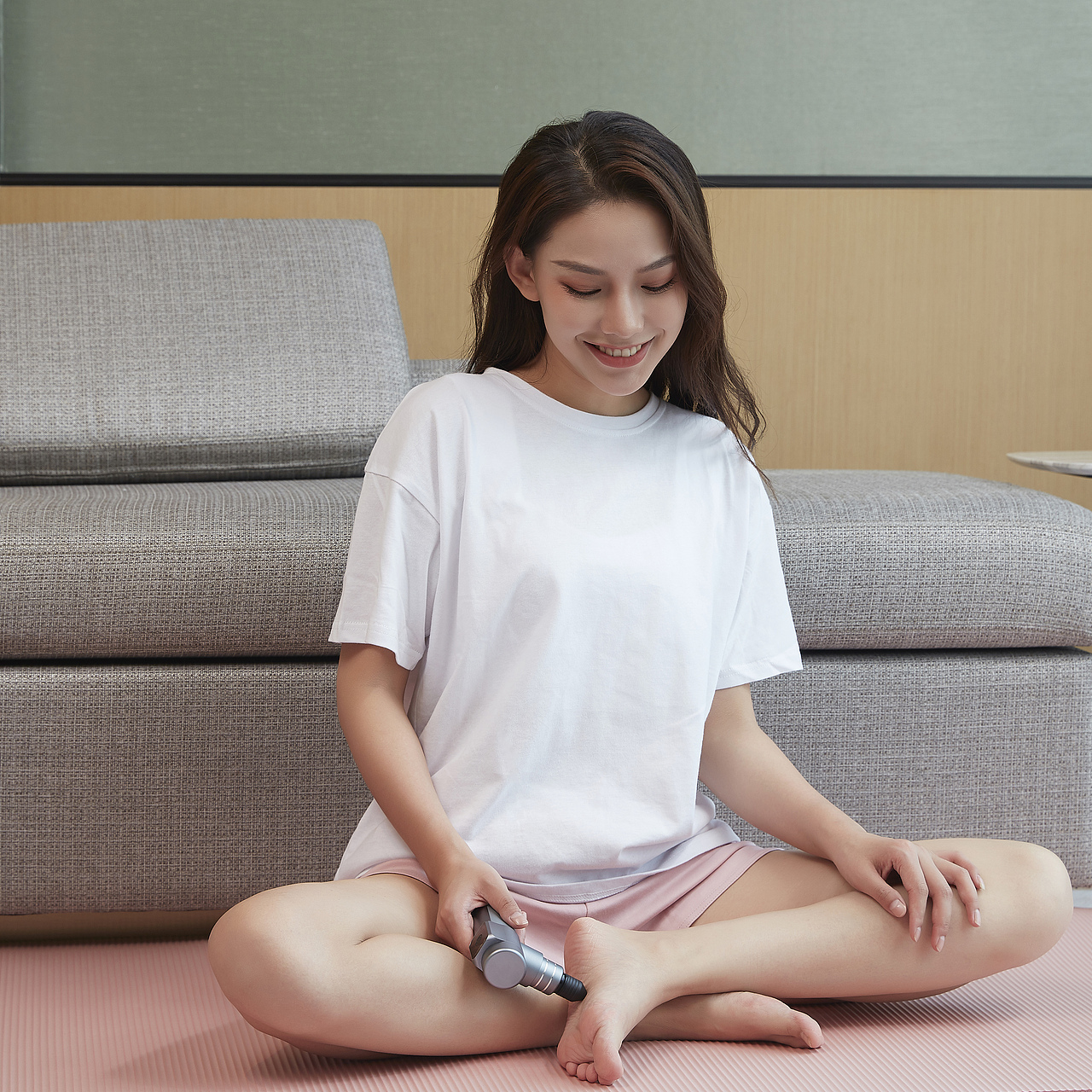 按摩仪 筋膜枪 小型按摩器（图ZMjMwNTYyNTE2） - 产品摄影 - 站酷设计师本森摄影原创素材 - 站酷ZCOOL