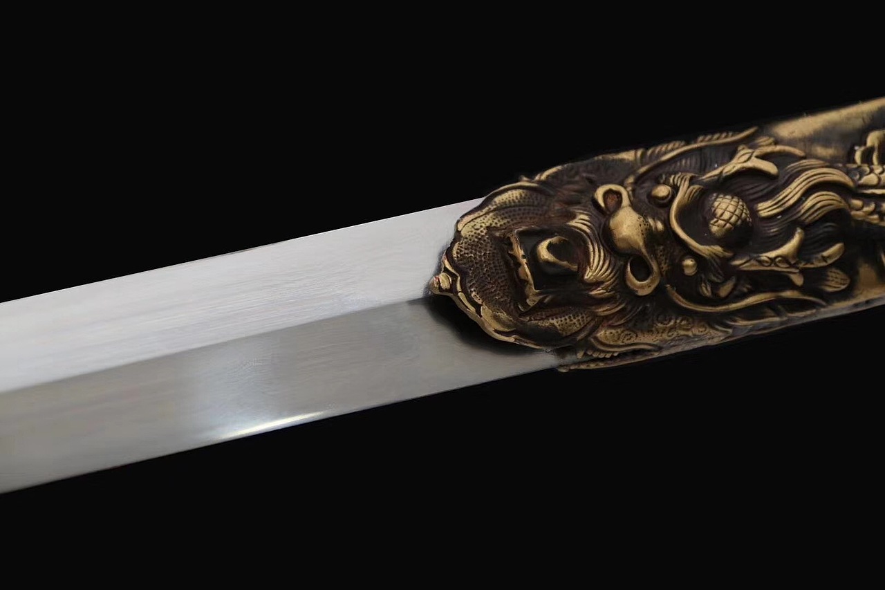 游龙剑被称作自然门百兵之君