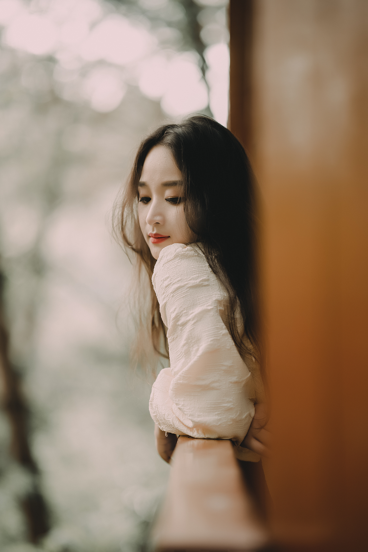 多愁善感的少女