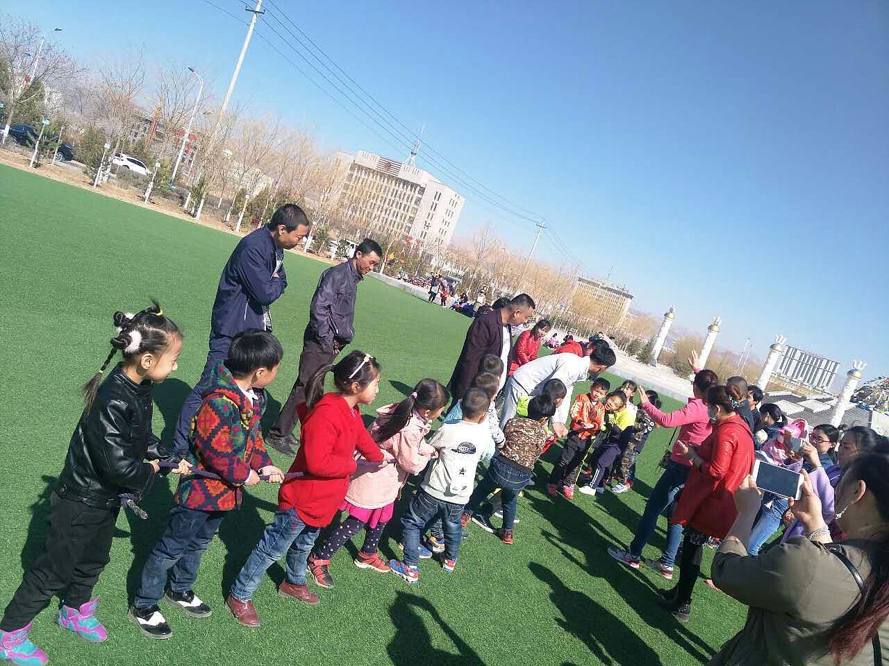 巴音镇幼儿园草莓二班春游亲子活动 2017.4.2