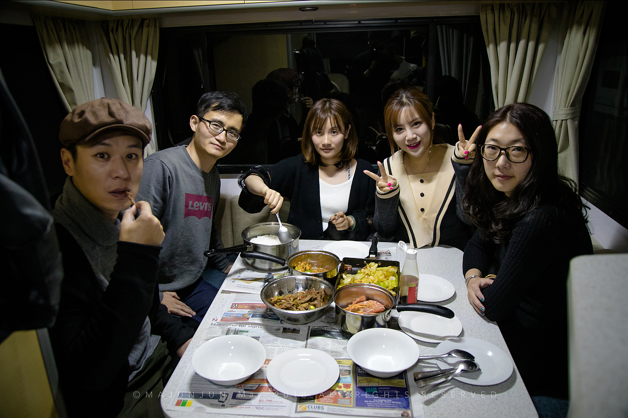 房车里的第一顿饭,在异乡吃到中国菜是件开心的事。