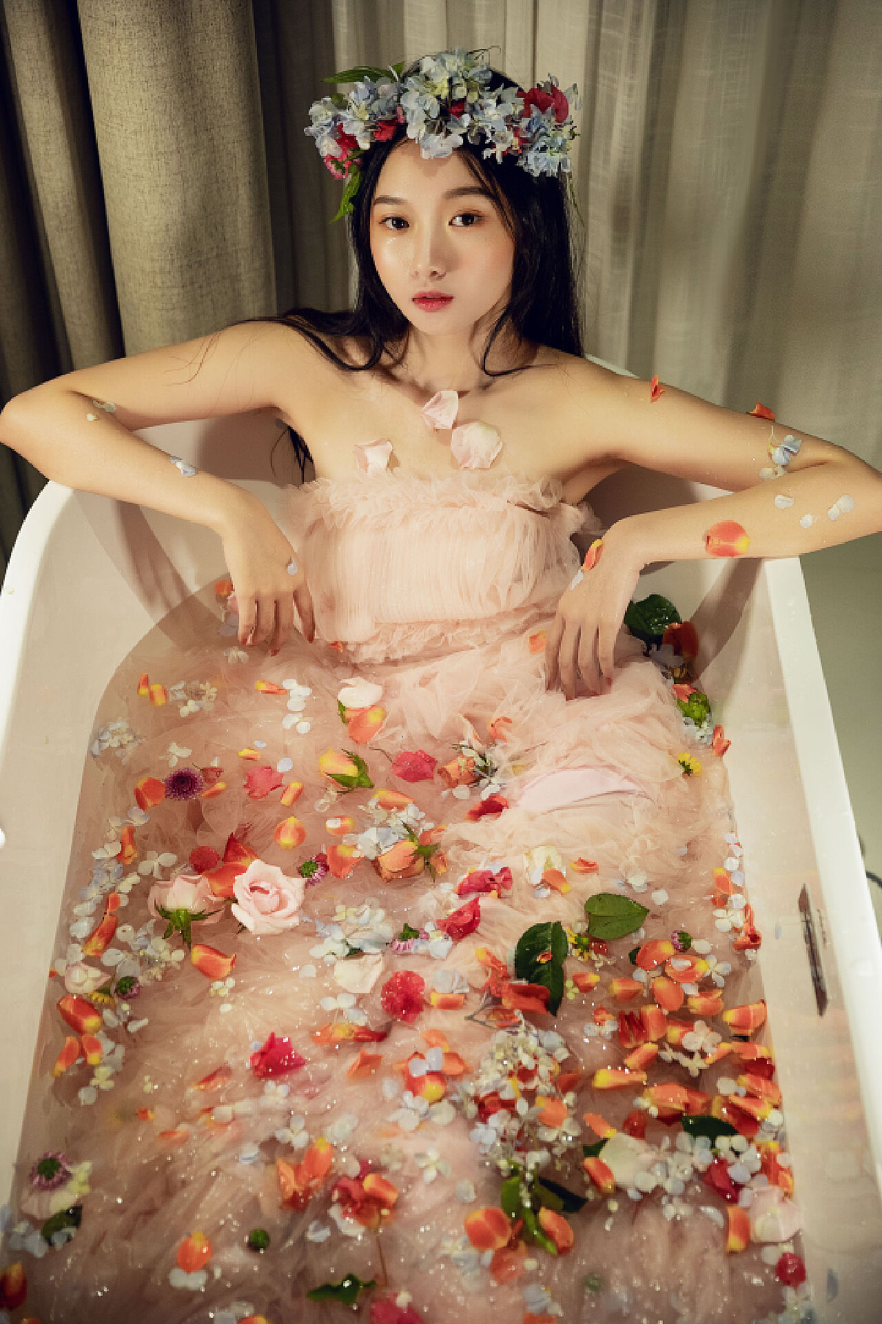 正在玫瑰牛奶浴的美女摄影高清jpg图片免费下载_编号1mmh6jkw1_图精灵