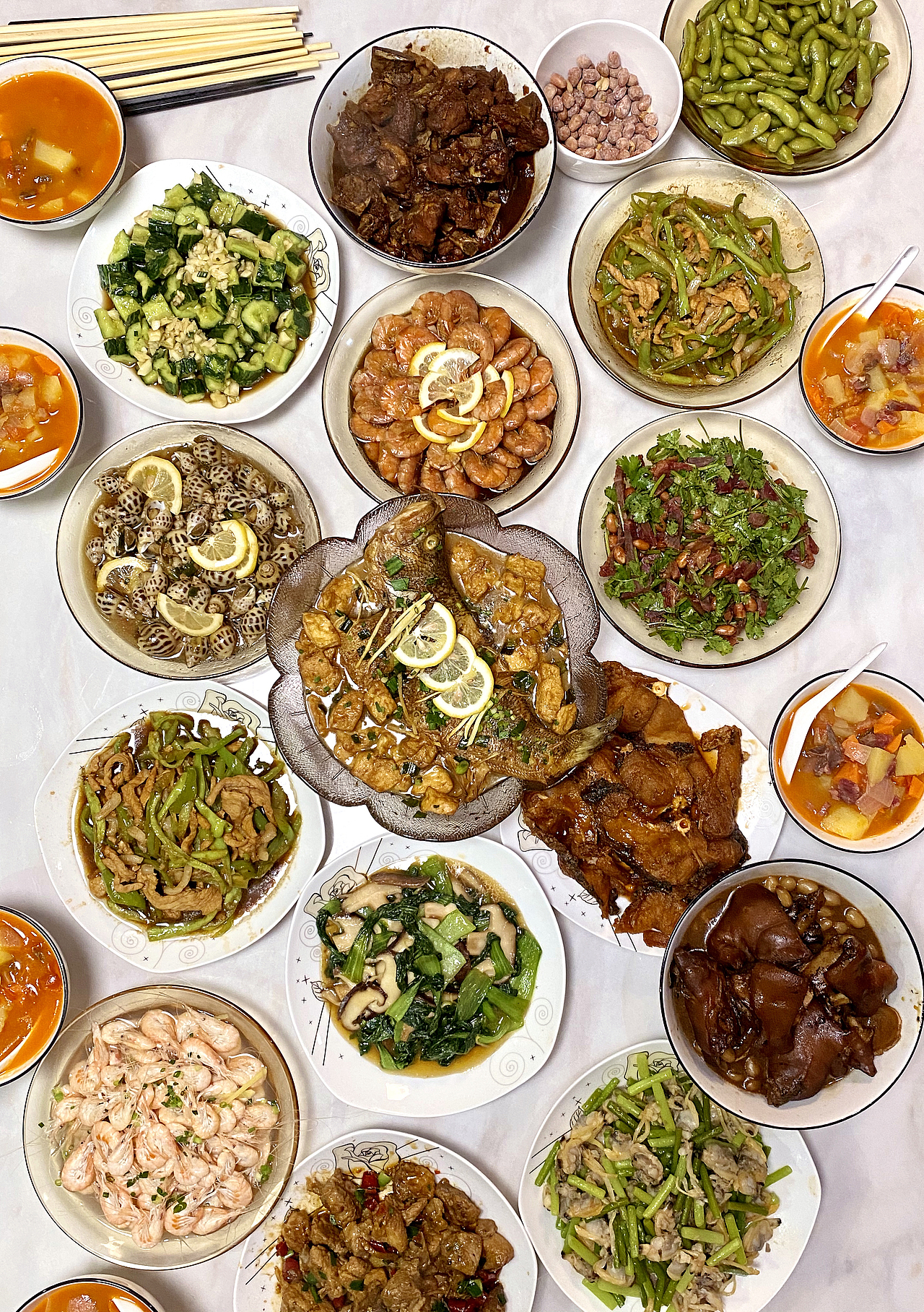 朋友乔迁客串厨师了,一桌十几个菜忙乎了5小时.