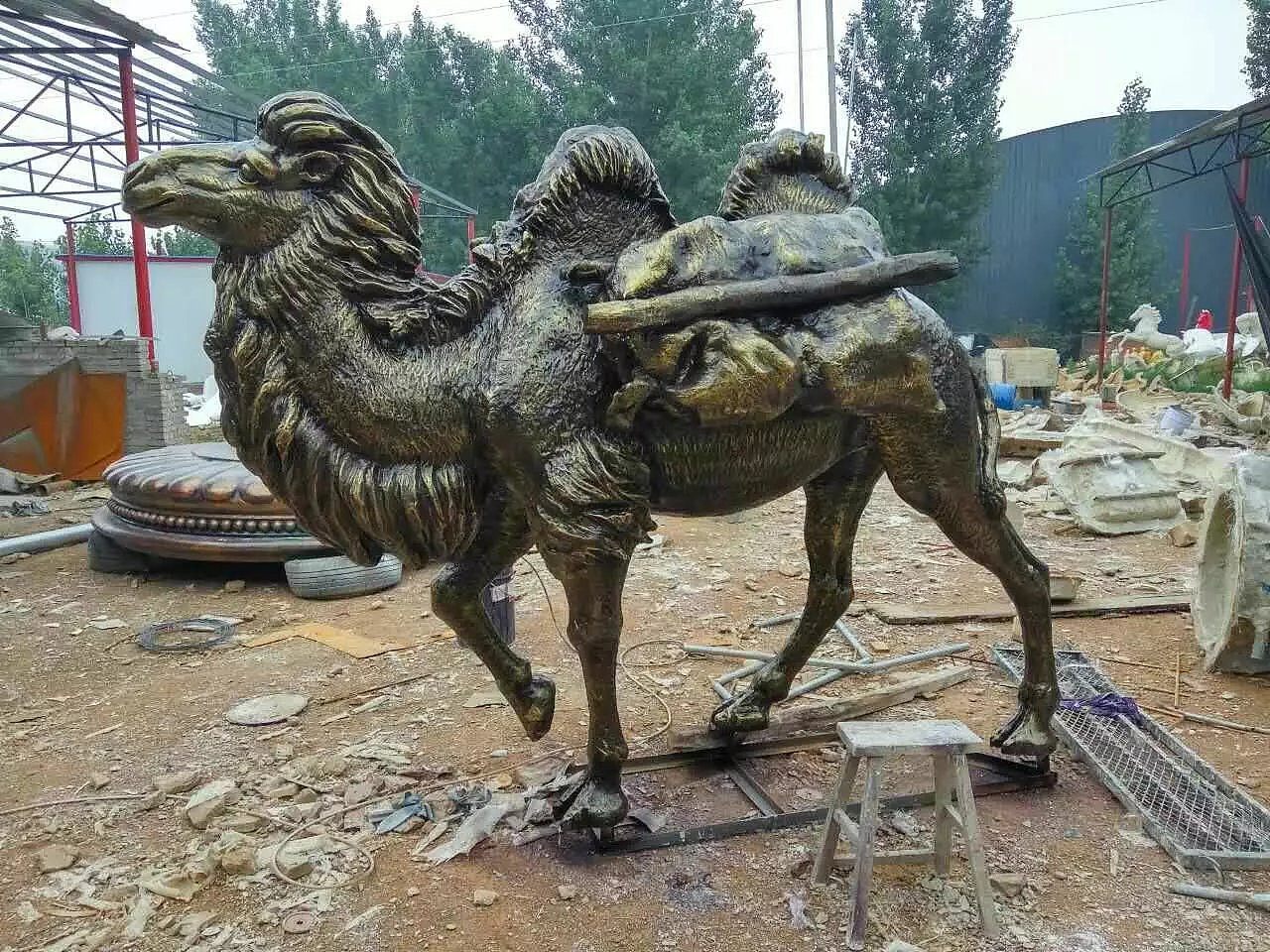 定制玻璃钢仿古铜骆驼雕像 仿真动物雕像 广场景观摆件