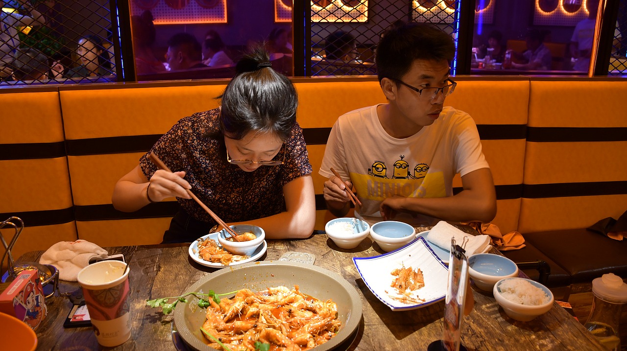 阿味大虾火锅连锁餐饮旗舰店实景拍摄 - 连锁加盟品牌（图ZMTcyNDg5ODE2） - 人像摄影 - 站酷设计师英皇视觉原创素材 - 站酷ZCOOL