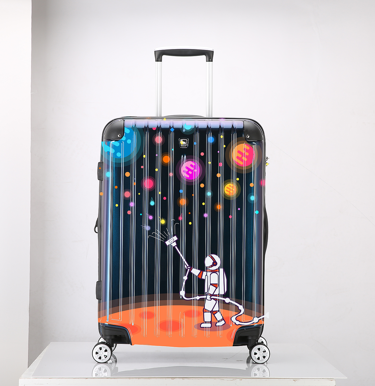 爱华仕箱包图案