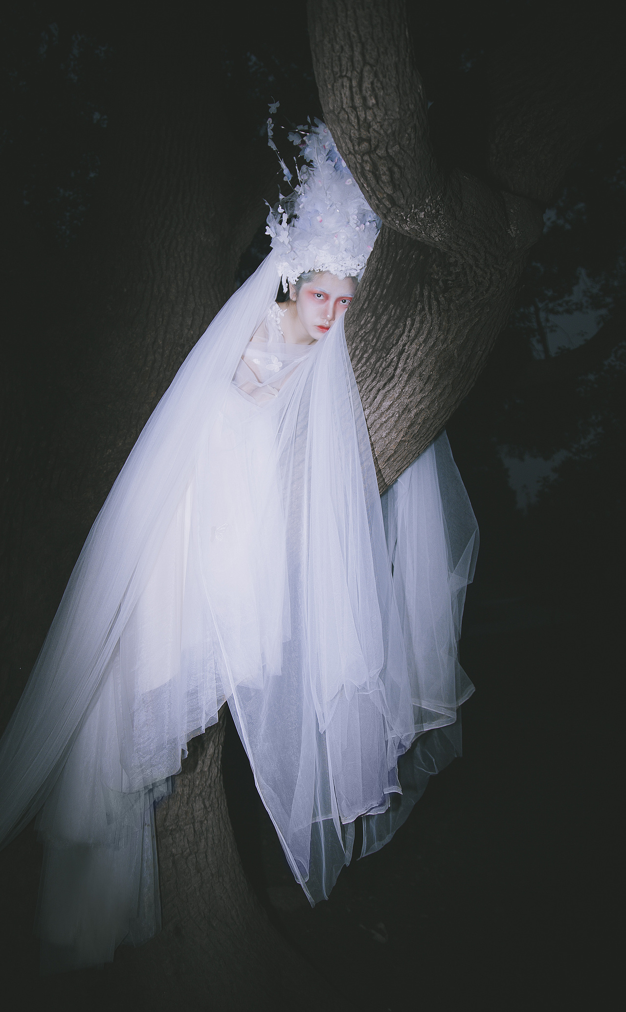 盼我疯魔（图ZMTAxMzkzNDMy） - 人像摄影 - 站酷设计师花犯辛未原创素材 - 站酷ZCOOL