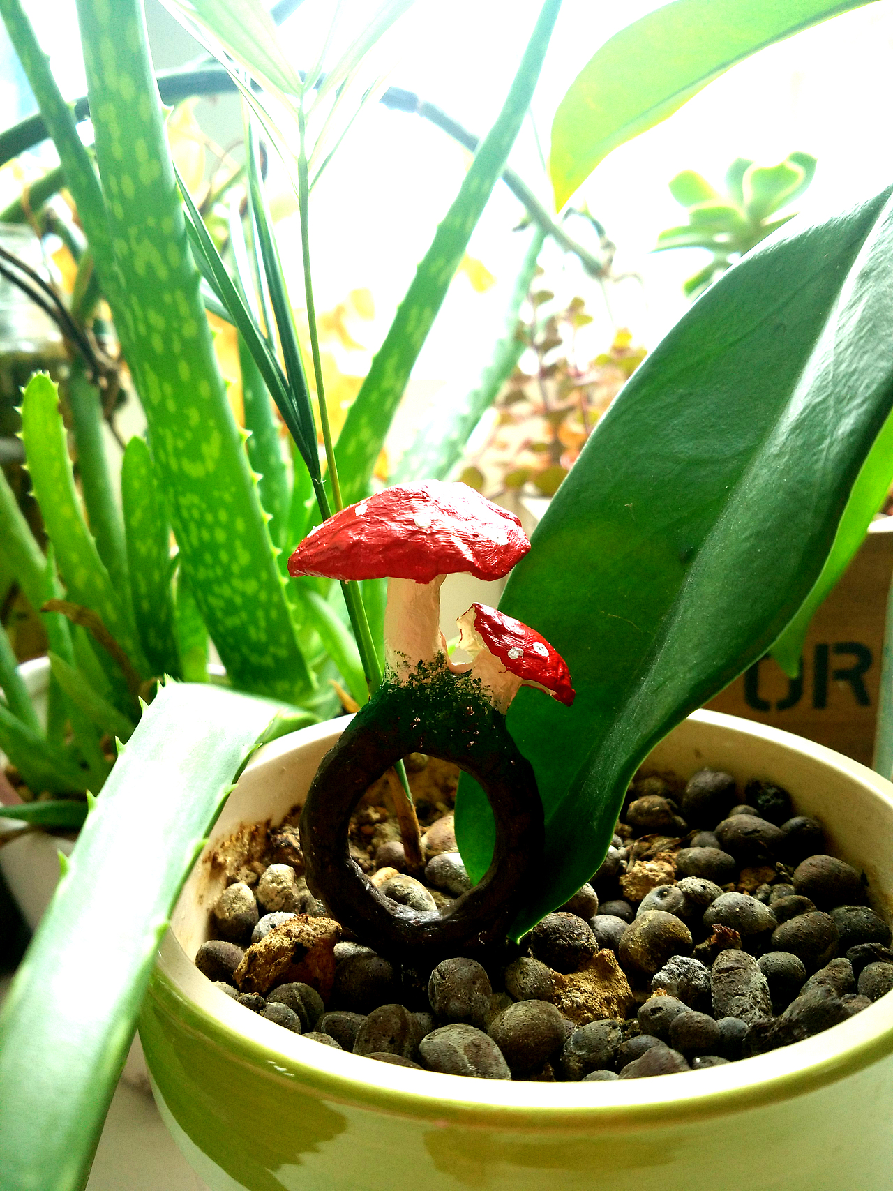 【纸塑】报纸的重生轮回（2）之蘑戒（图ZODI2ODQ3NDQ=） - 其他手工艺 - 站酷设计师Cyp苹果原创素材 - 站酷ZCOOL