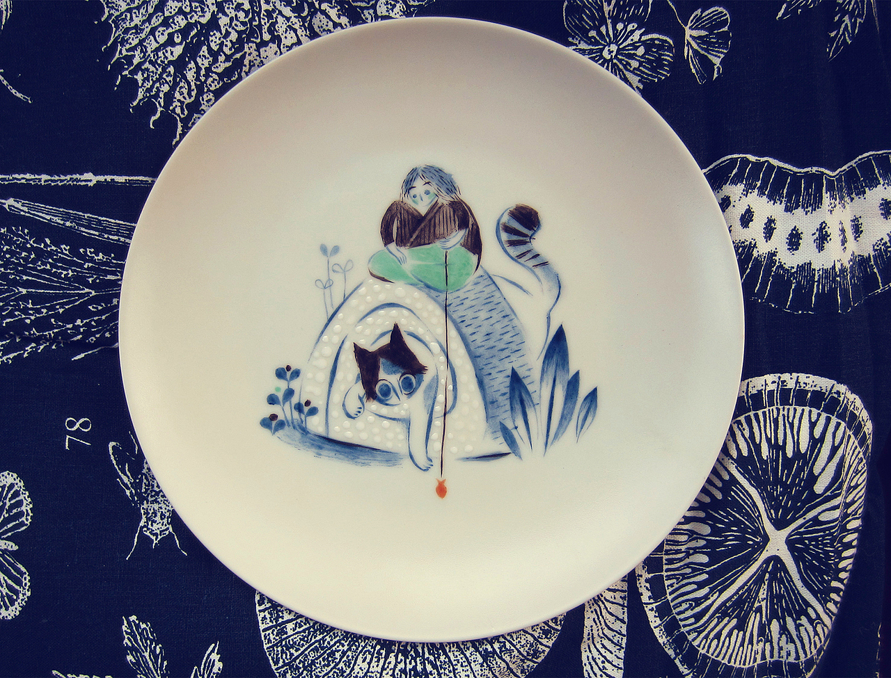 瓷盘彩绘猫寿司釉上新彩