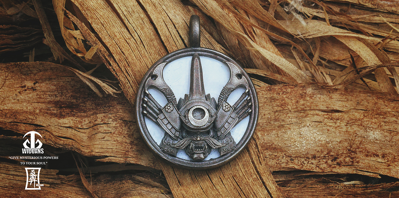 武士在日语汉字里写作“侍”
本意是侍者、贴身随从<br>他们是直属于将军或大名的家臣<br>是日本战国时代<br>一个身份尊贵的社会阶级<br>类似于西方的封建领主和骑士<br><br>想成为一名武士<br>除了要通晓武艺之外<br>还要遵守<br>不畏艰难、忠于职守、精干勇猛的信念<br>以不惜命的觉悟为根本<br>为实现个人于集体、团体的价值<br>最大化的发挥自己的能力<br>每一名武士都必须以<br>义、勇、仁、礼、诚、名誉、忠义、克己<br>作为自己的道德规范<br>也就是著名的武士道精神<br>其渊源可以追溯到我国的孔孟之道