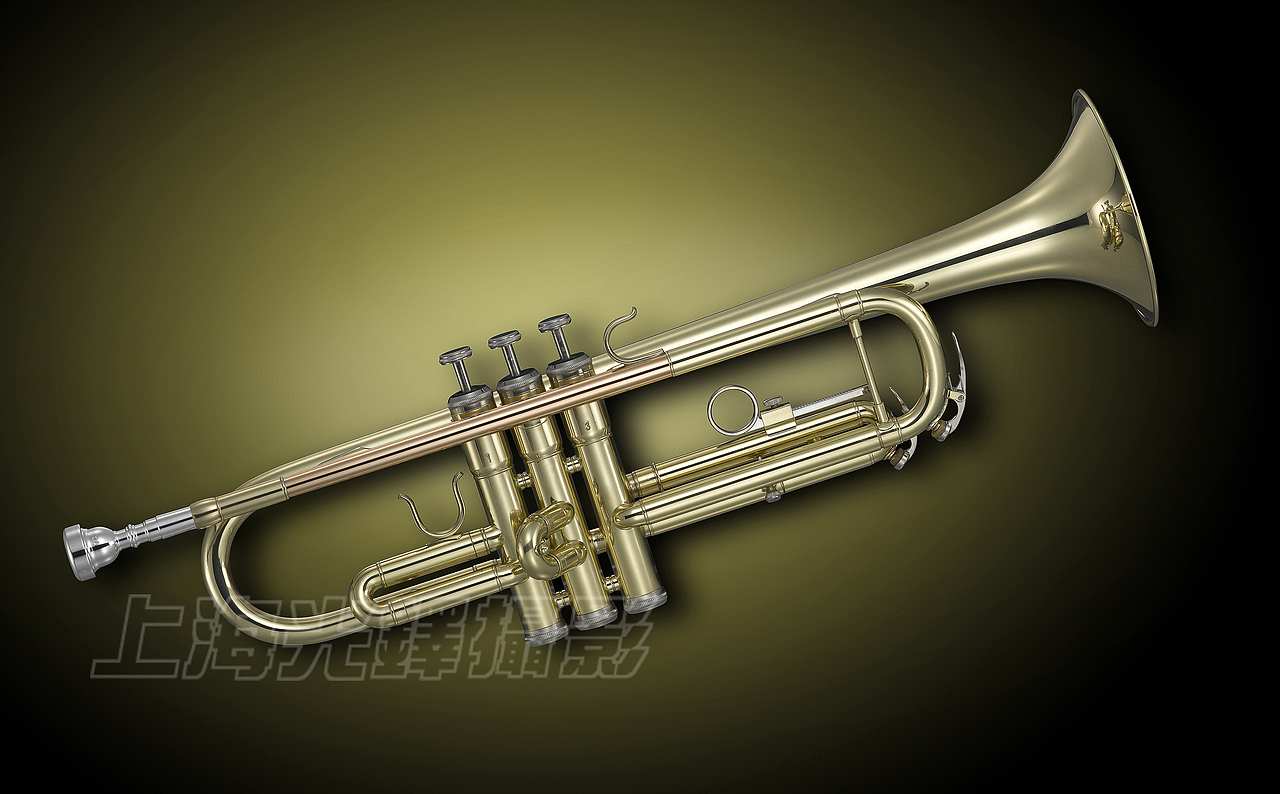 小号(trumpet),使用五线谱高音谱表记谱.