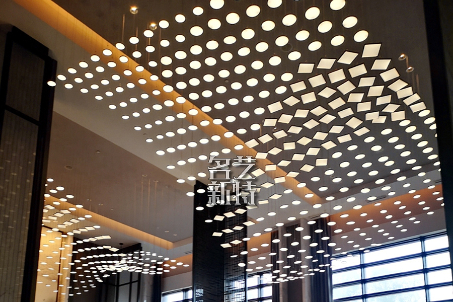 皇冠假日酒店艺术造型吊灯定制