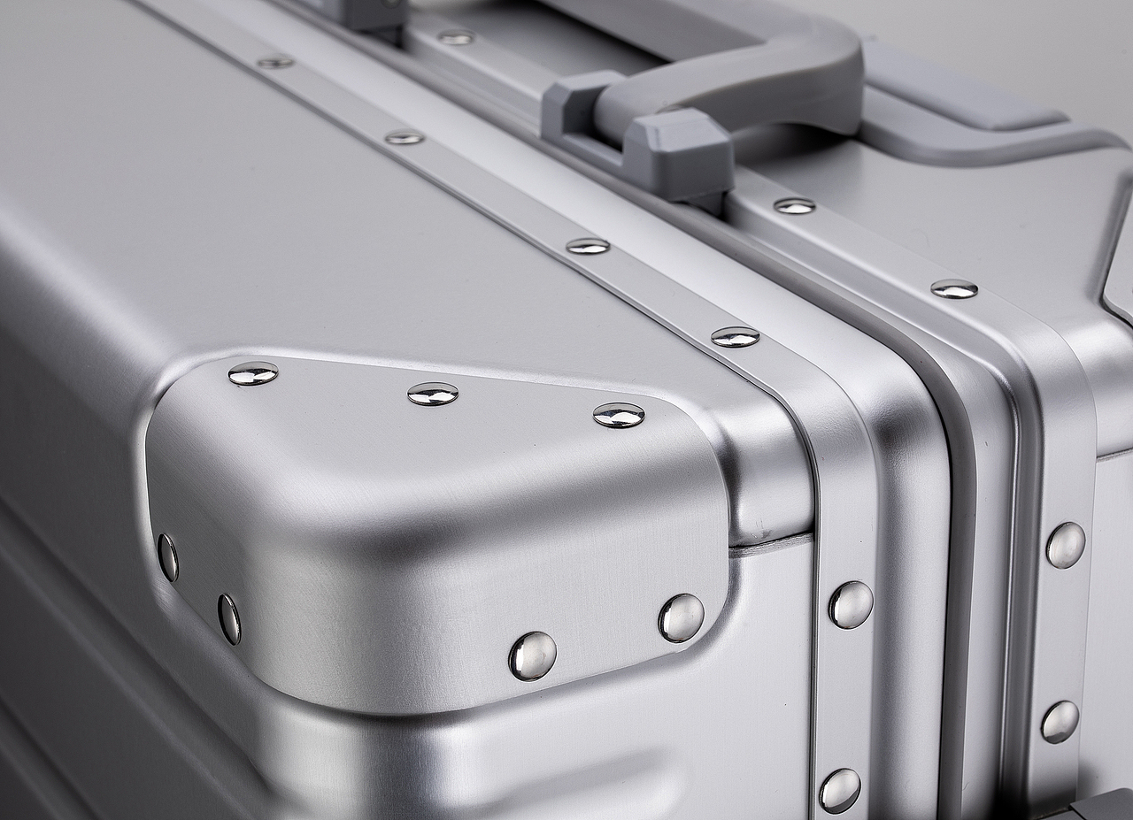 铝框万向轮行李箱拍摄 视频制作 画册制作 网上开店（图ZMjU5MzM2NzQw） - 产品摄影 - 站酷设计师岭南视觉原创素材 - 站酷ZCOOL
