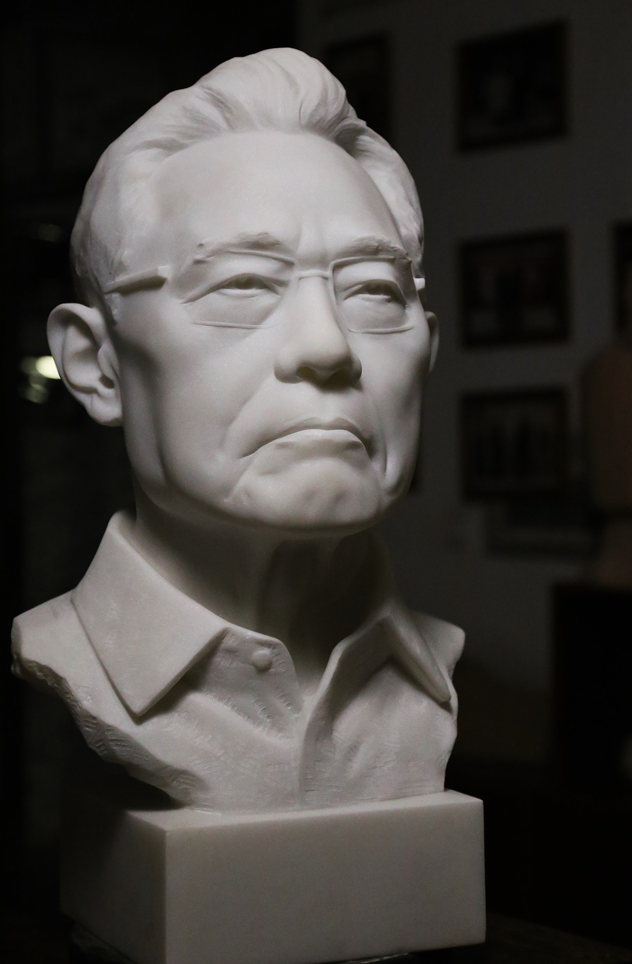 刘杰雕塑作品《钟南山》汉白玉肖像
