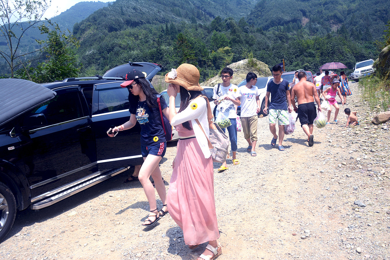 下车啦,前面就是目的地咯~