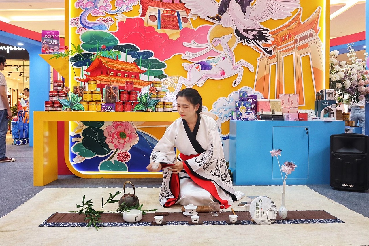 云南白药双节国潮快闪店创意设计（图ZMjMzMTUxMDI0） - 商业插画 - 站酷设计师龙莲居原创素材 - 站酷ZCOOL