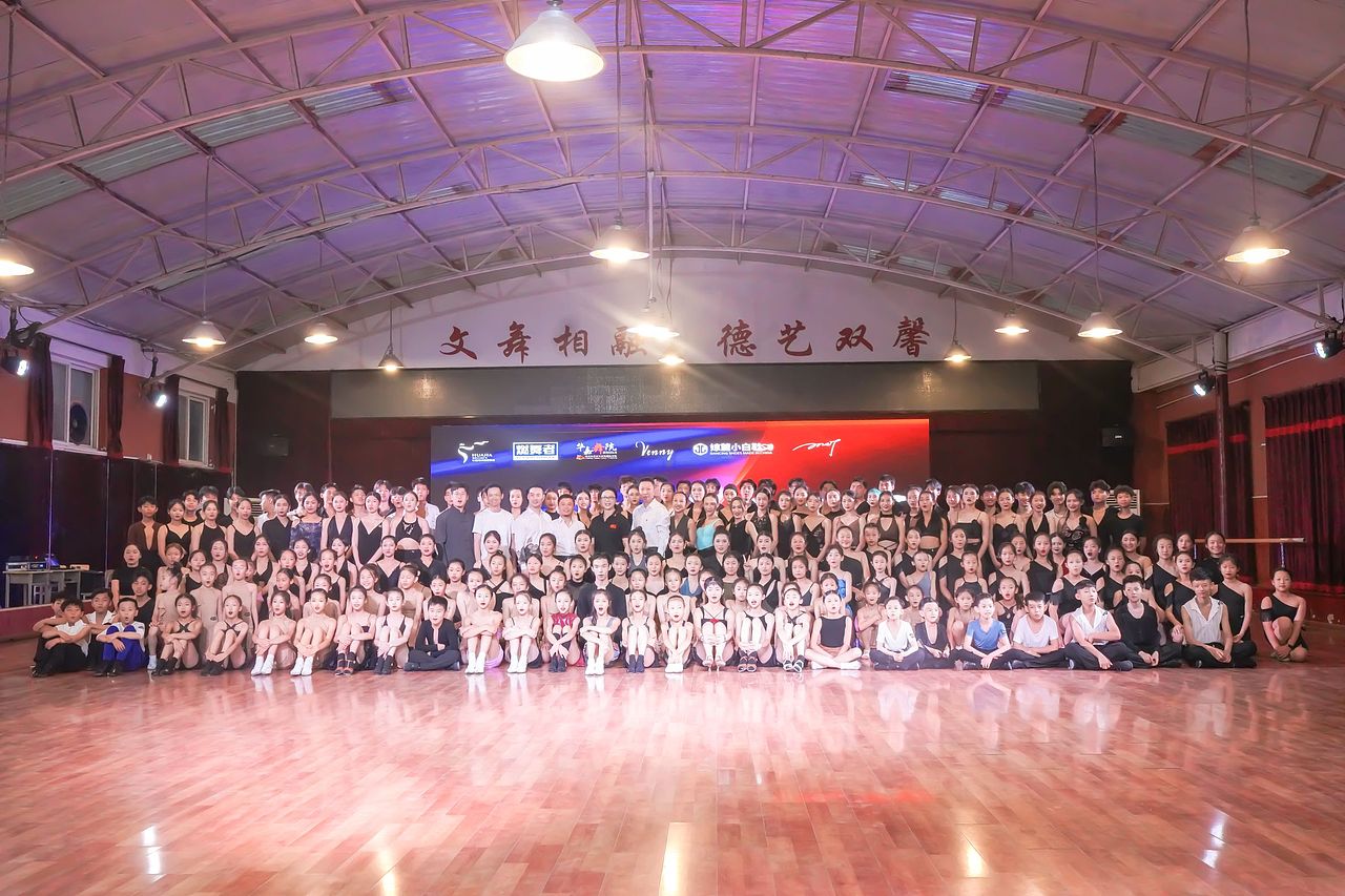 《华嘉舞蹈学院少儿冠军训练营》之舞会篇（图ZMzQ3MDExNTMy） - 人像摄影 - 站酷设计师慢灵魂Man原创素材 - 站酷ZCOOL